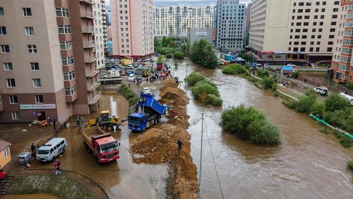 蒙古国首都乌兰巴托部分地区遭受洪水侵袭