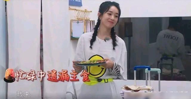  首播|《中餐厅》首播，赵丽颖全程焦虑，还躲到一边偷偷哭了