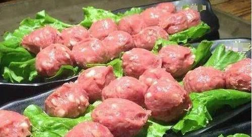 都会|吃火锅时,盘子里的青菜能否吃掉很多人不懂,服务员笑话