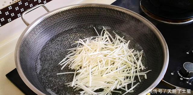 好吃|“一豆一世界,一芽一倾城”,清香爽脆,2元做一盘,好吃又下饭