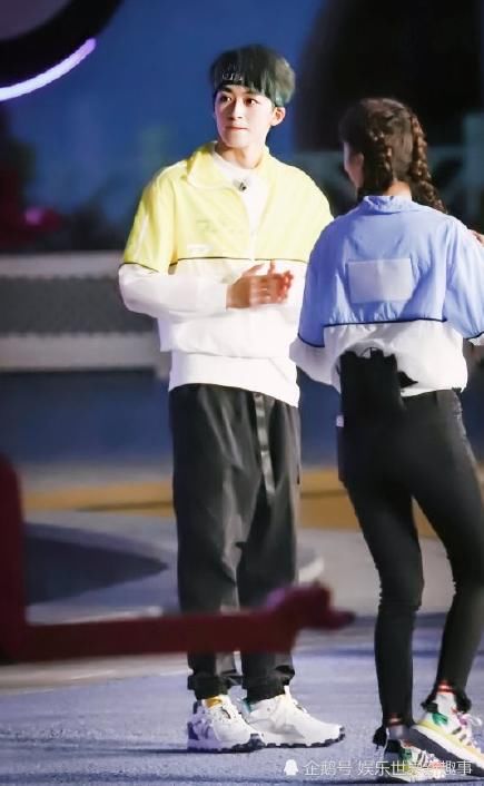 令人感动|郑恺为何拒绝baby的挑战,反而让何洛洛上场?真相令人感动!