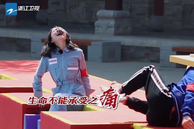 压板|下期《奔跑吧》未播先火,她是史上不怕指压板的人,全场嘉宾呆住