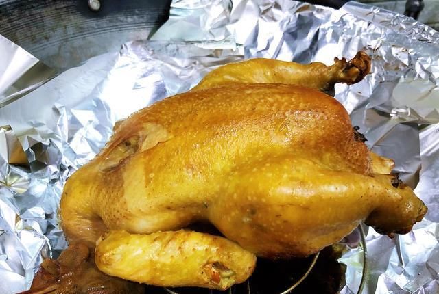  做法|买了很多年，现在才知道，熏鸡做法超简单，在家做干净又放心