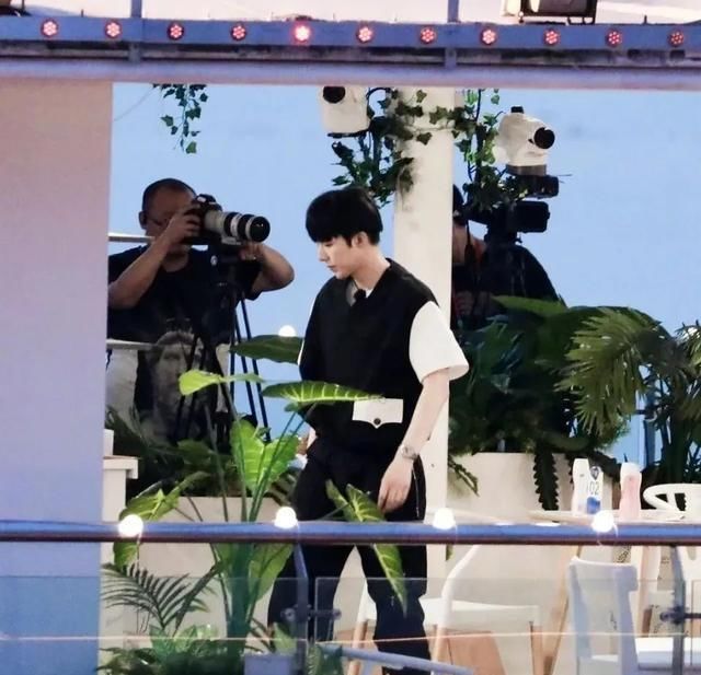  李子峰|《中餐厅4》杀青照，6位飞行嘉宾全曝光，除了王俊凯其余人没看头