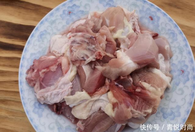饭菜|家常下饭菜做法:鸡肉这样炖一锅,简单易做,营养好吃