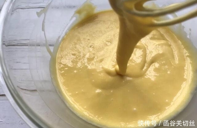 轻松|怎么抖都不回缩的古早蛋糕,奶香十足,烘焙新手也能轻松搞定