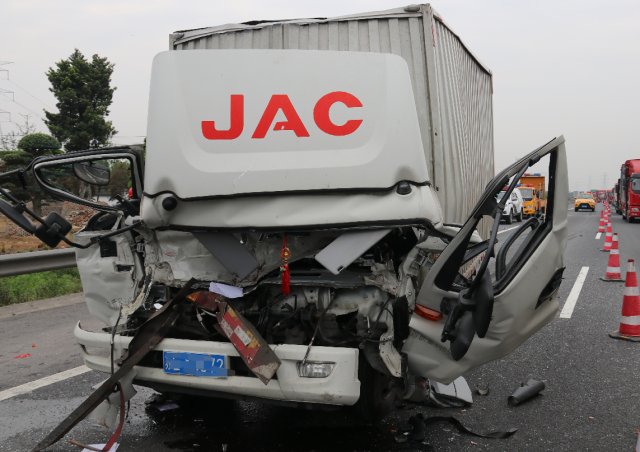  杭州|杭州这辆车被曝光!连续被拍到10多次,都是因为同一个动作…