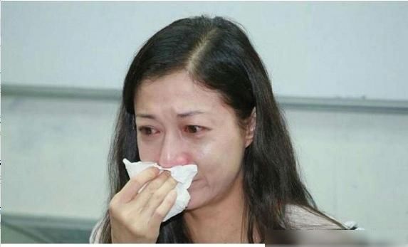 成龙|1999年，吴绮莉挺6个月孕肚逼宫成龙，却被林凤娇一句话击溃