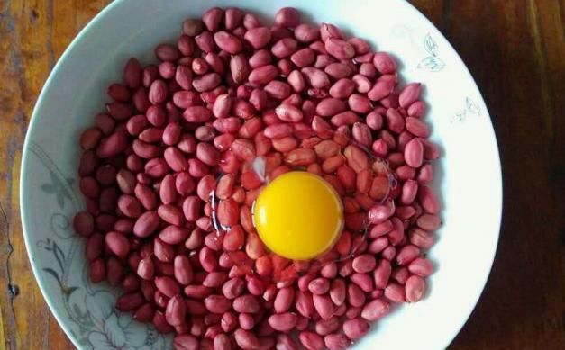 蛋酥花生|油炸花生米时,加入这两样,吃起来香酥脆口,不回软,嘎嘣脆!