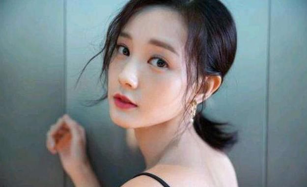  嘉宾|李一桐曾参加过相亲节目？看清和她牵手的男嘉宾，娱乐圈可真小