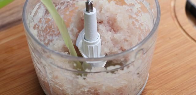 口感|教你在家做鱼丸,真材实料无添加,口感嫩滑Q弹,再也不用买着吃