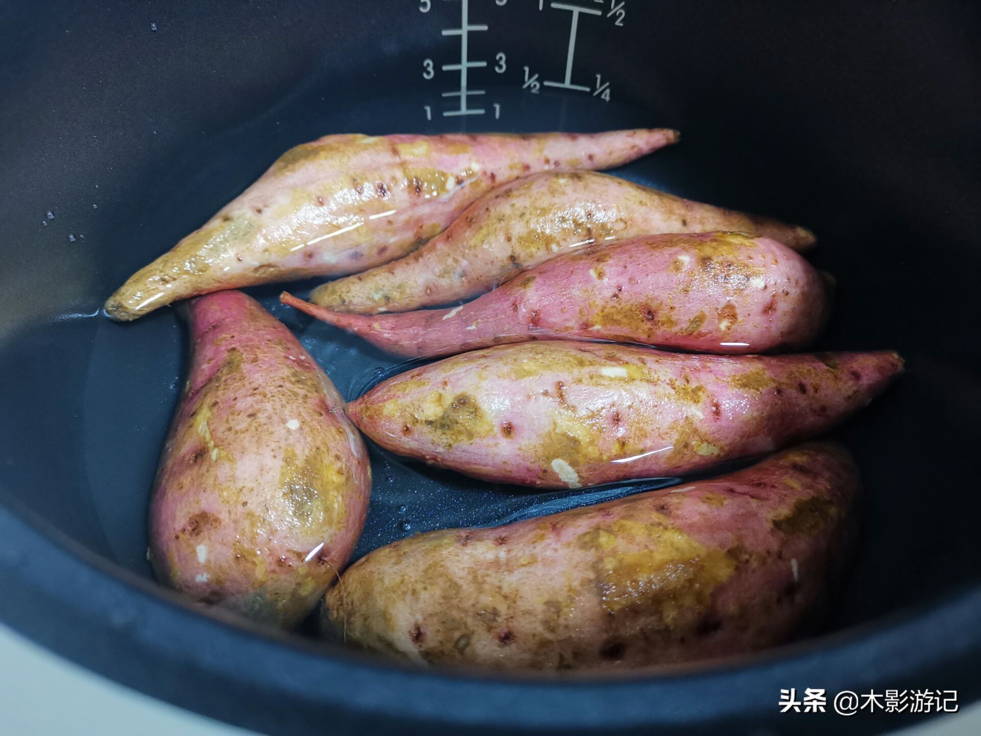 芝士|6个小红薯，1把芝士碎，做成拉丝芝士焗红薯，比外面卖的香甜