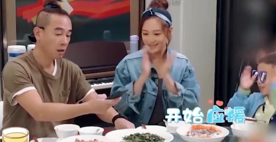  做饭|陈小春首次给Jasper做饭，谁注意饭桌上放的菜？打脸大半个娱乐圈