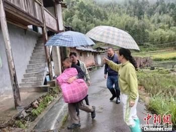 福建邵武遭遇强降雨 当地全力组织抢险救灾