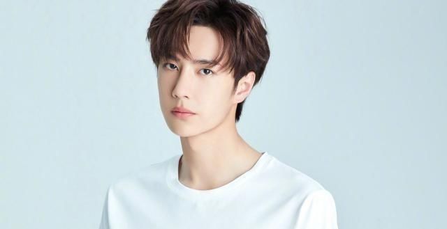  落泪|肖战无缘央视中秋晚会？但资源依旧强大，粉丝暖心回应令人落泪！