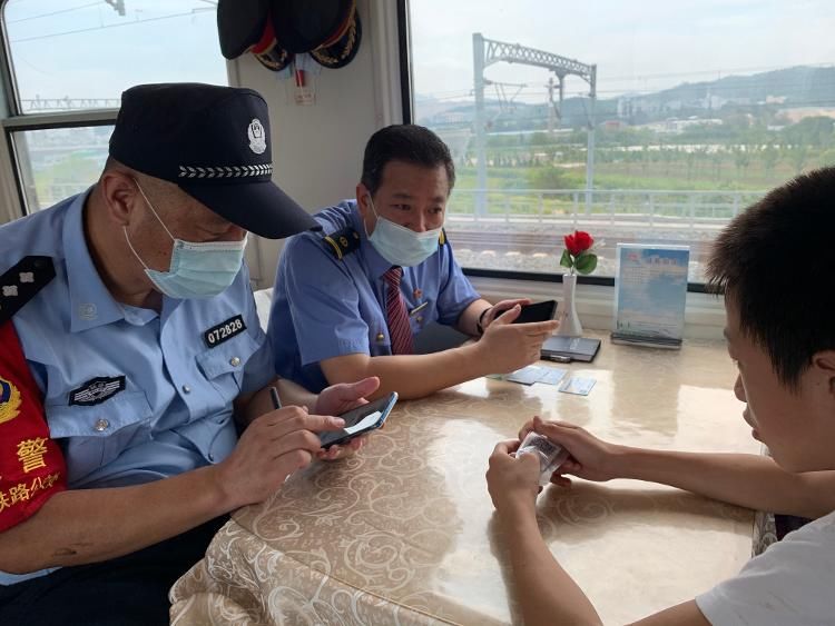  铁路|少年离家出走急坏一家人 青岛铁路人一路护送少年回家