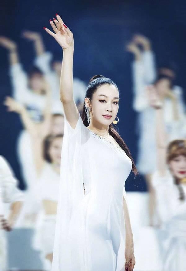  钟丽缇|乘风破浪的姐姐二公淘汰名单：沈梦辰、丁当、阿朵、钟丽缇止步