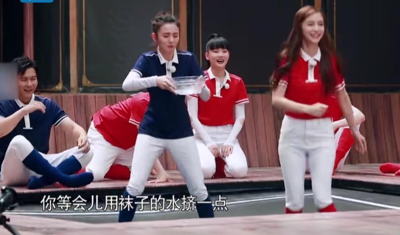  悄悄|宋祖儿挑战端水，李晨郑恺都在捣乱时，谁注意蔡徐坤悄悄做了什么？