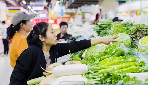  父亲|11岁漂亮女儿患重症急需救命钱，父亲急哭：别说卖血 要命都行