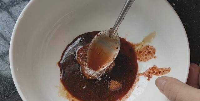 搅拌均匀|天凉了,教你一盘咸香好吃的懒人菜,饭菜一锅熟,营养下饭又省时