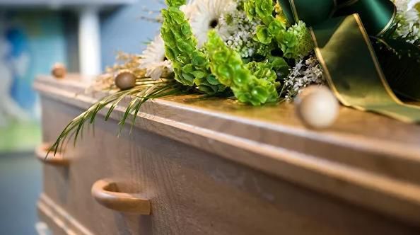  墓地|葬礼4个月后，埃及男子被发现在墓地“复活”