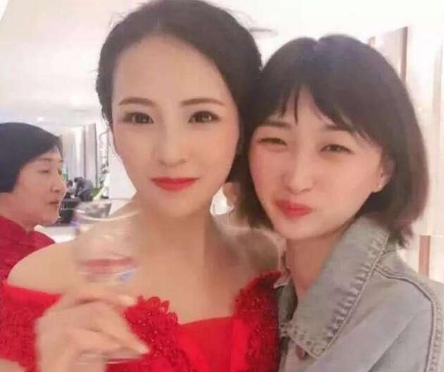  妈妈|旭旭宝宝给母亲买车，月入百万却十分小气，妈妈只开10万元汽车