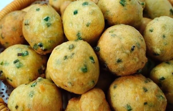 快速|快速早餐,1碗面粉,3个鸡蛋,手不沾面,比油条简单,比包子还香