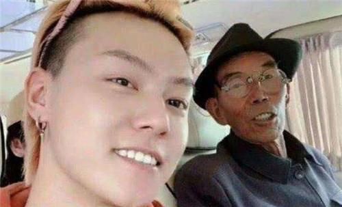  治病|陕西男孩参加《变形记》，卖掉8万项链给山区爷爷治病，现状如何