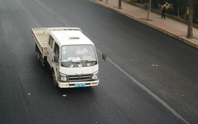 交通违法行|【文明出行】开车打手机，拍的就是你！