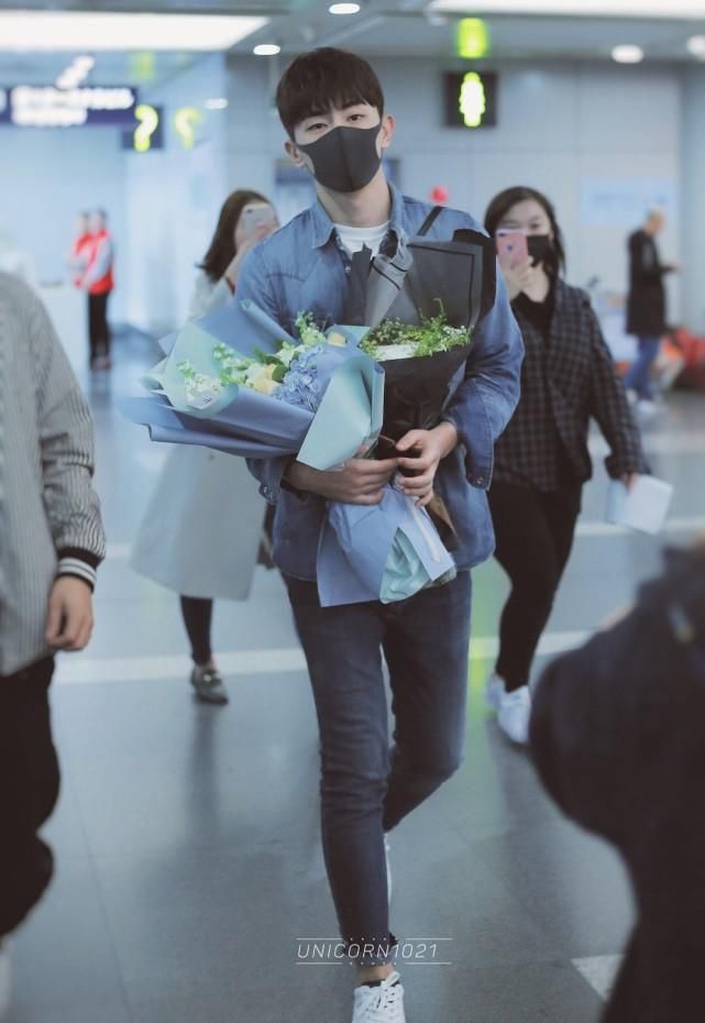 邓伦|杨幂邓伦一起上综艺,甜蜜互动的同时穿搭非常亮眼!邓伦我爱了!