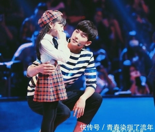 小苹果|还记得《一年级·小学季》的小苹果安淇尔吗?她现在长这样了