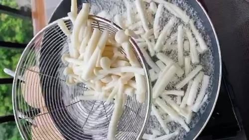  超级|西红柿炒鸡蛋时，多放1样食材，酸甜味美鲜嫩爽脆，宝宝超级喜欢