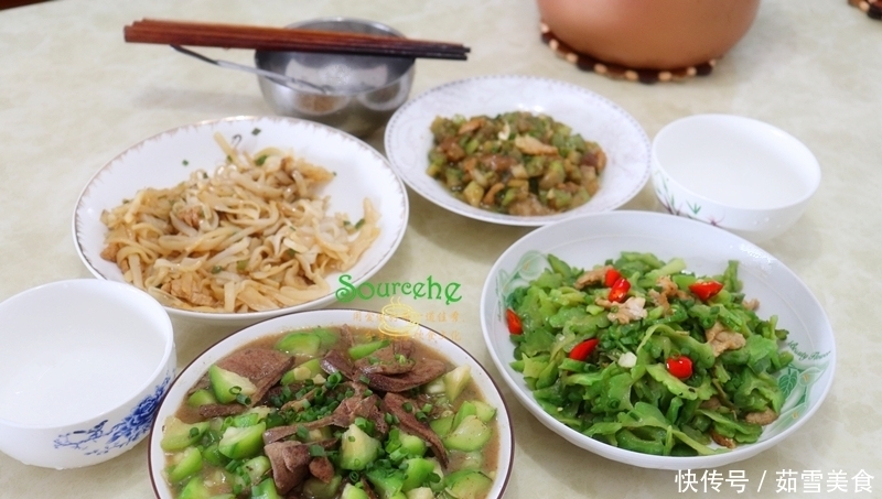  孩子|放暑假了，孩子送回老家，婆婆只做了三道家常菜，儿子却很喜欢吃