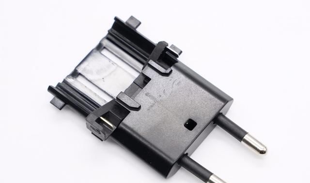  充电|万旅45W快充旅行转换插座拆解，一个便可走遍世界