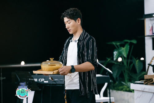  财务|《中餐厅4》迎来了最“豪”的嘉宾，自带食材为赵丽颖解决了危机