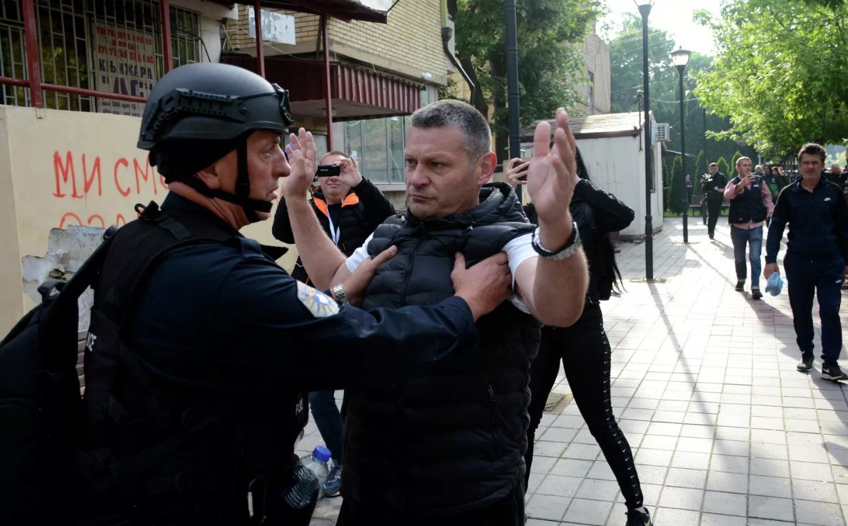 塞尔维亚总统武契奇紧急召集美英法德意五国代表，就科索沃紧张局势举行会谈