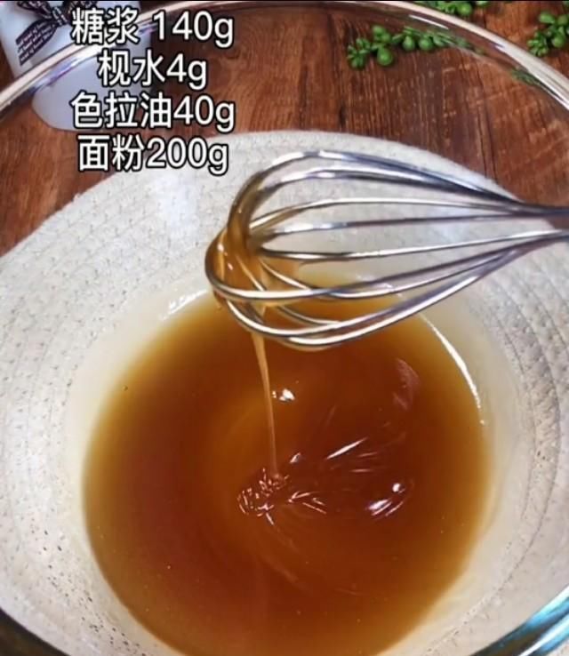 香甜|广式莲蓉蛋黄月饼详细做法,无任何添加剂,香甜回油不开裂