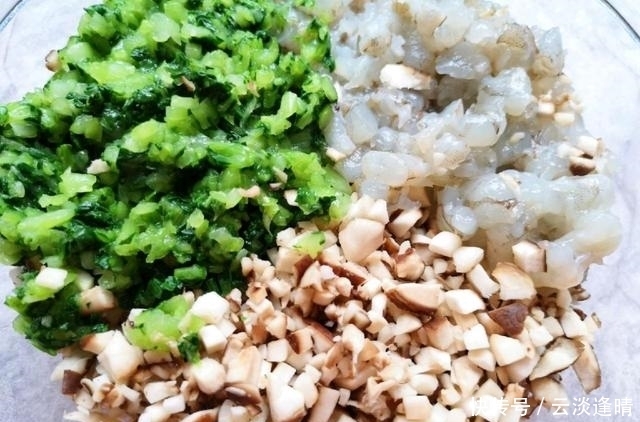 面条|秋季吃面条不如吃饺子,香菇与虾仁搭配在一起,鲜香可口