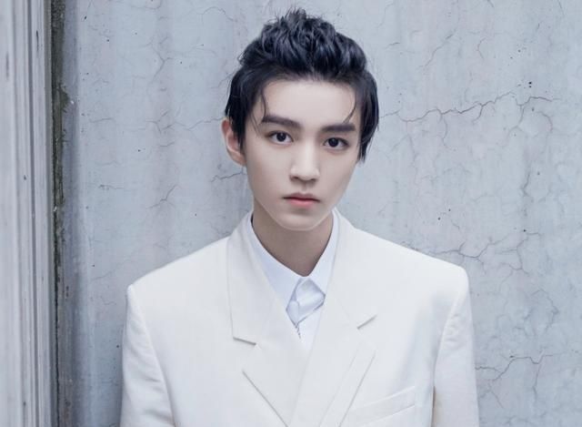  王源|海报暗喻内娱天花板？这只是李飞的野心，但TFBOYS也担得起！