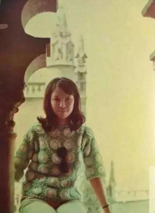  自杀|1次求婚被拒，2任丈夫死亡，3次自杀，48岁离世，作家三毛的一生