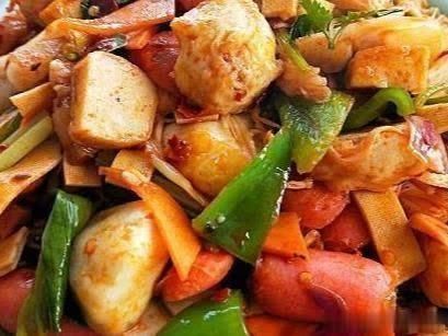 倒入|春季美食推荐:酱爆腰果鸡丁,洋葱烧豆腐,干锅鱼丸的做法