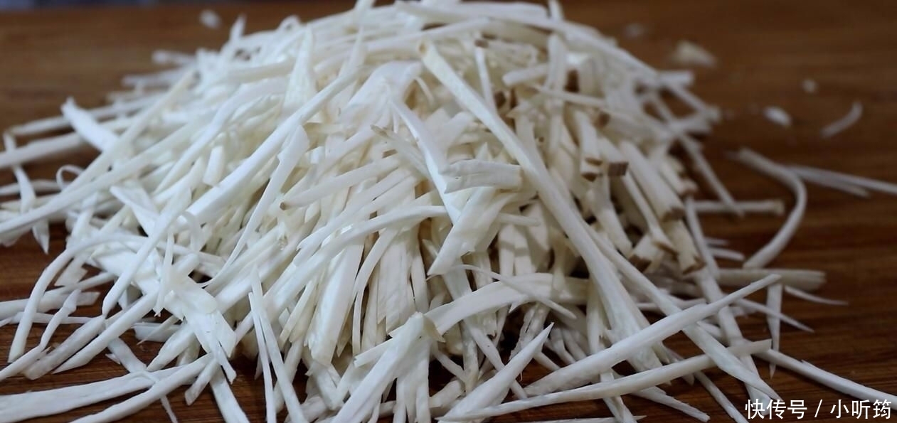 做法|教你杏鲍菇的简单做法，只用两种调味料就搞定，咸香酥脆