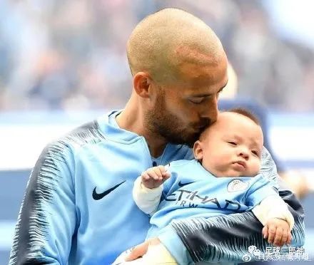  正式|被低估的中场大师！他用10年改变曼城夺14冠，英超正式告别魔术师