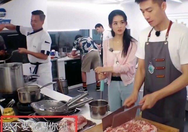  做饭|真是“活久见”，赵丽颖把勺子当项链，这品味真是头一回见
