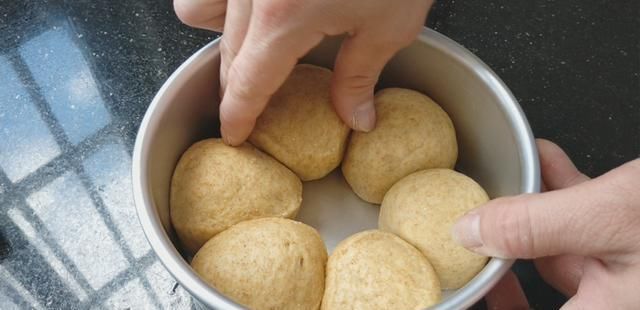 做法|古法蒸面包做法,1碗面粉2个鸡蛋,配方简单蓬松拉丝,比买的还香