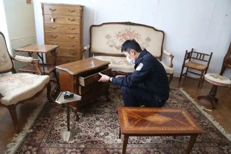 案值|1.5万件古董家具全是走私货！上海一网红古董家具店涉嫌走私 案值4千万元