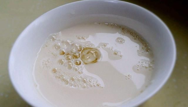 难怪|蒸馒头只会加水难怪做出来的不好吃,教你这1招,馒头松软好吃