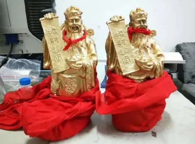 缅甸|缅甸毒贩藏毒无所不用其极，藏在石头、口罩、棺材、神像、鸡肚里