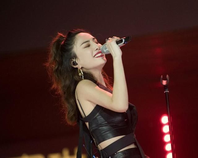  胡军|《元气哥哥》路透，胡军和吴奇隆罕见同框，还是自然老去看着舒服