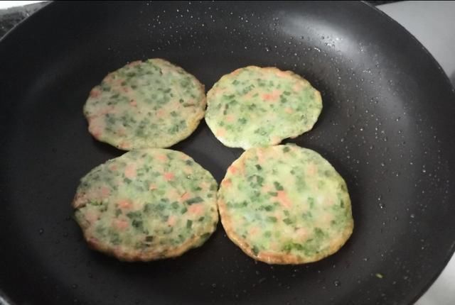 内里|既不揉面也不发面,还不担心弄脏手,外表焦香酥脆,内里柔软细腻